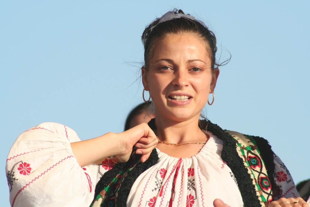 Romanian Women Dancers 14