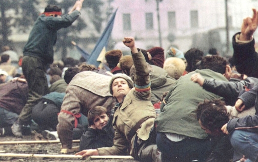 romanians caught in fighting Bucharest Romania Romanian revolution revolutia romana 1989
