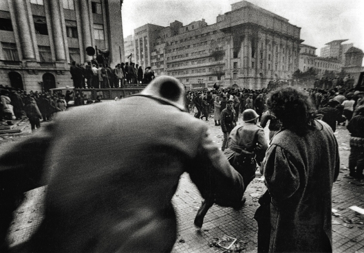 romanians in square shooting Romanian revolution 1989 revolutia romana