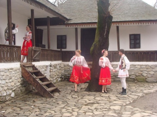 traditional-romanian-clothing-house-traditions-romanians-dress-port-popular-romanesc