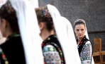 romania-women-in-traditional-costumes-romanians-romanian-people