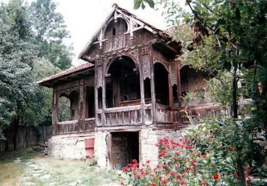 casa-ion-tabaras-traditional-romanian-houses-architecture-astronomical-motifs-pagan