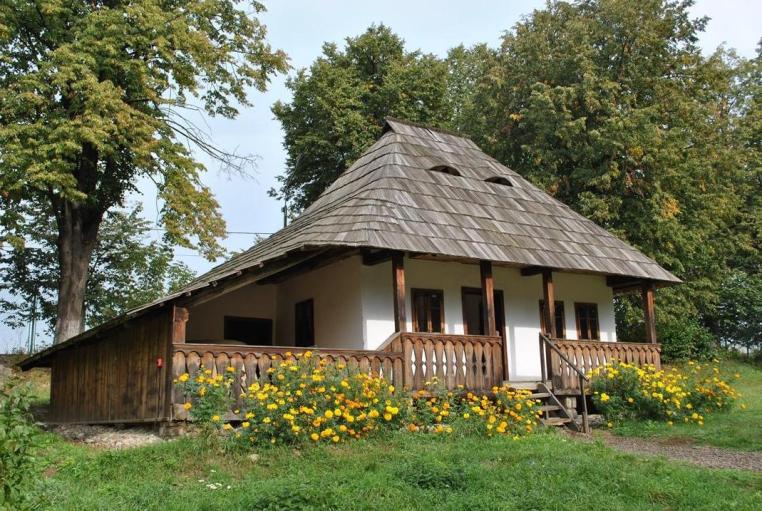 Muzeul Satului Bucovinean Romania traditional romanian 