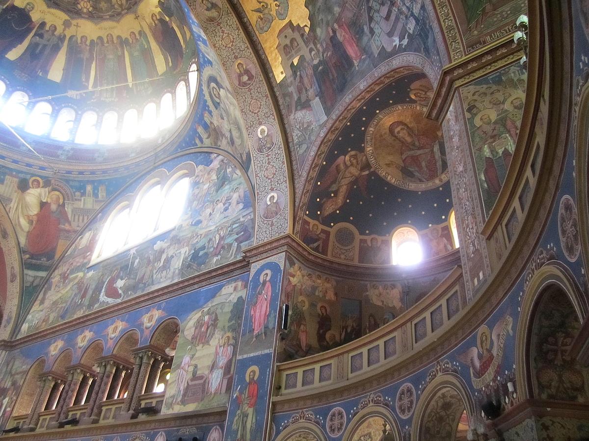 https://romaniadacia.files.wordpress.com/2014/11/sibiu-orthodox-cathedral-church-romania-eastern-european-cities-transylvania.jpg