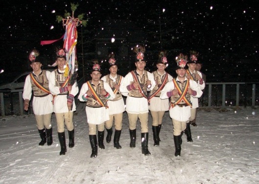 ceata-de-feciori-traditii-iarna-romanian-men-winter-traditions
