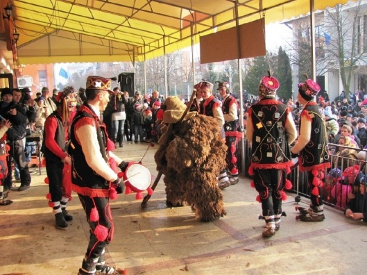 dansul-ursului-beardance-romania-pagan-traditions-winter